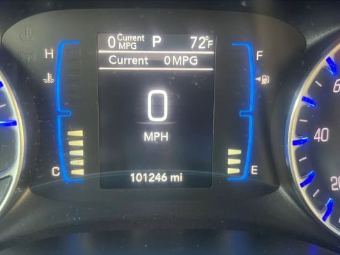 Used 2017 Chrysler Pacifica Touring image 13