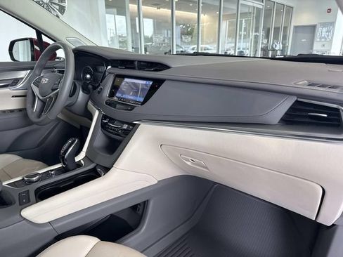 Certified 2024 Cadillac XT5 Premium Luxury w/ LPO, Floor Liner Package AWD/4WD image 22