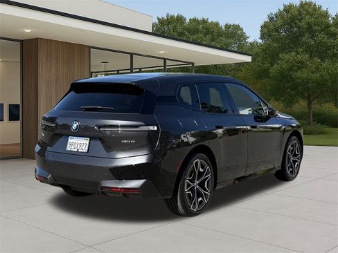 Used 2025 BMW iX xDrive50 w/ Sport Package image 8