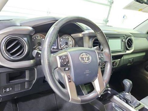 Used 2017 Toyota Tacoma SR5 w/ Tow Package RWD image 16