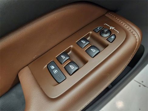 New 2025 Volvo XC60 B5 Plus w/ Protection Package Premier image 23