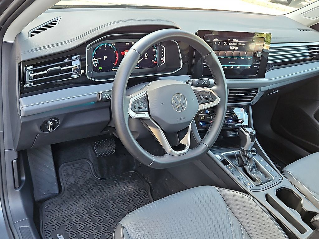 Certified 2025 Volkswagen Jetta SEL FWD image 27