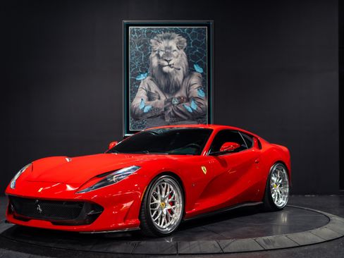Used 2019 Ferrari 812 Superfast RWD image 1