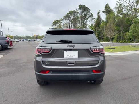 Used 2018 Jeep Compass Latitude w/ Popular Equipment Group FWD image 4