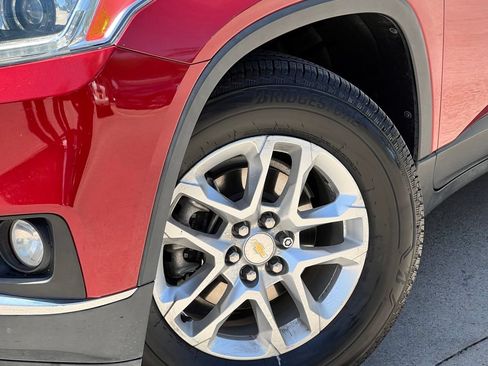 Used 2021 Chevrolet Traverse LT FWD image 9