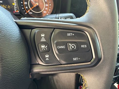 Used 2024 Jeep Gladiator Overland AWD/4WD image 23