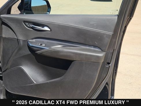 Used 2025 Cadillac XT4 Premium Luxury FWD image 30