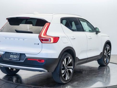Certified 2025 Volvo XC40 B5 Plus w/ Climate Package image 4