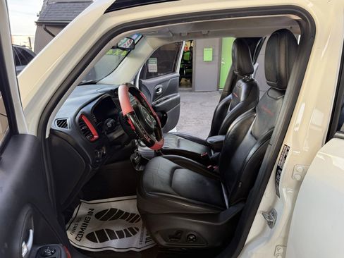 Used 2017 Jeep Renegade Trailhawk w/ Premium Trailhawk Package image 9