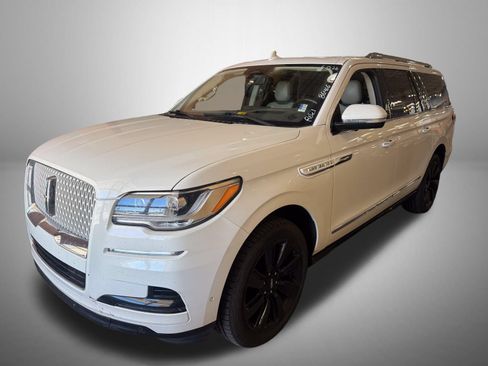 Used 2022 Lincoln Navigator L Reserve w/ Monochromatic Package AWD/4WD image 3