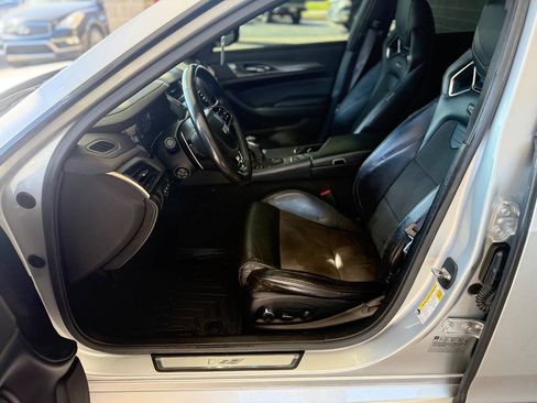 Used 2016 Cadillac CTS V w/ Luxury Package RWD image 40