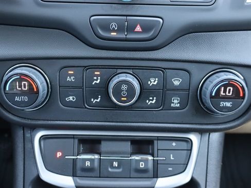 Used 2023 GMC Terrain SLE w/ Driver Convenience Package FWD image 13