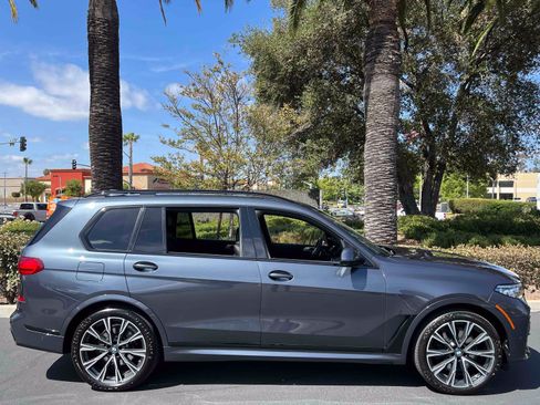 Used 2022 BMW X7 xDrive40i w/ M Sport Package AWD/4WD image 17