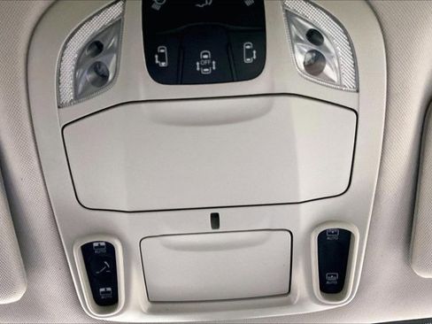 Used 2021 Chrysler Pacifica Touring-L w/ Uconnect Theater Family Group FWD image 36