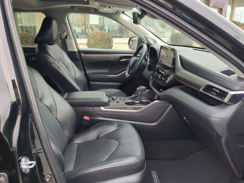 Used 2024 Toyota Highlander Limited AWD/4WD image 34