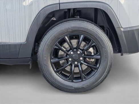 Used 2023 Jeep Cherokee Altitude Lux image 25