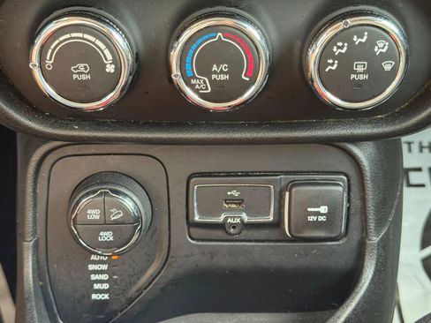 Used 2016 Jeep Renegade Trailhawk image 22