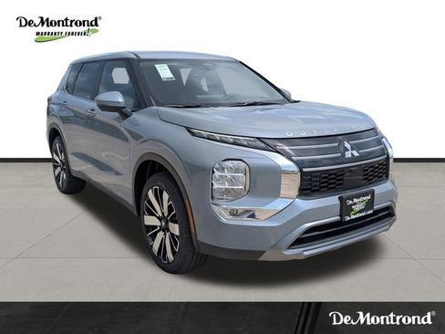 New 2026 Mitsubishi Outlander SE FWD image 3