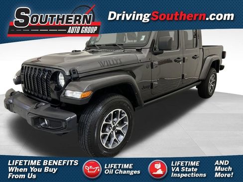Used 2022 Jeep Gladiator Sport image 1