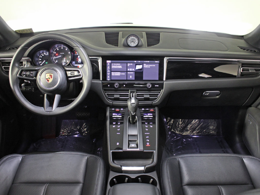Certified 2022 Porsche Macan AWD/4WD image 23