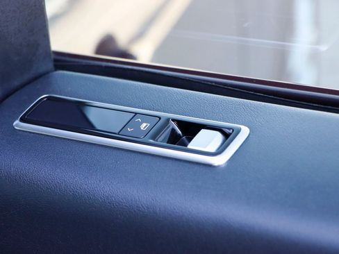 Used 2018 Land Rover Range Rover HSE image 17