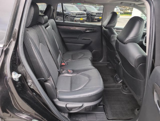 Used 2022 Toyota Highlander Limited AWD/4WD image 12