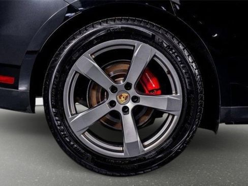 Used 2022 Porsche Macan S w/ Premium Package Plus image 10