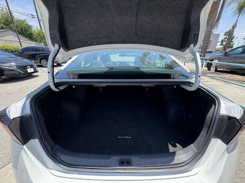 Used 2025 Nissan Altima 2.5 SV FWD image 27