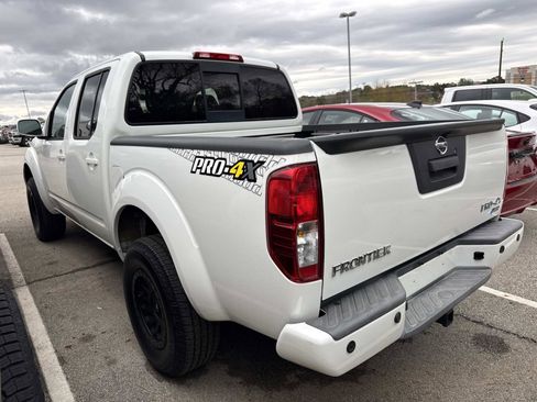 Used 2017 Nissan Frontier PRO-4X image 4