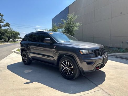 Used 2017 Jeep Grand Cherokee Trailhawk w/ Jeep Active Safety Group AWD/4WD image 4