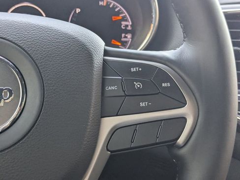 Used 2022 Jeep Grand Cherokee Laredo X image 25