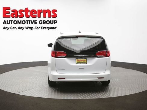 Used 2023 Chrysler Voyager LX image 36