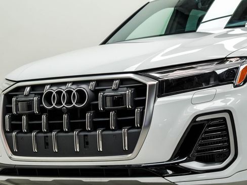 Used 2025 Audi Q7 3.0T Premium Plus AWD/4WD image 2