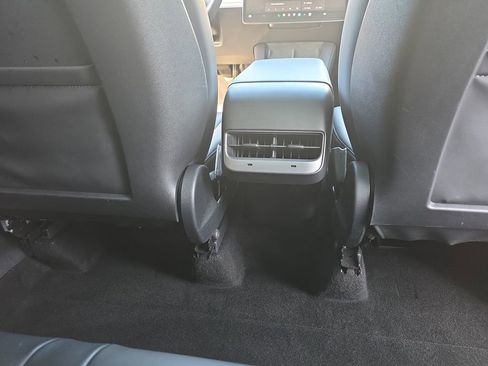 Used 2024 Tesla Model Y Long Range image 22