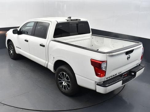 Used 2022 Nissan Titan SV image 22
