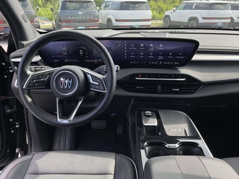 Used 2025 Buick Enclave Preferred FWD image 5