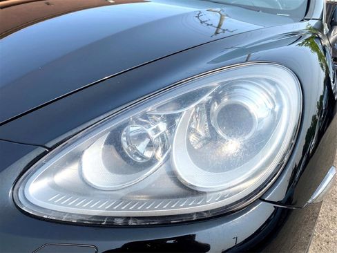 Used 2014 Porsche Cayenne S w/ Comfort Plus Package image 18