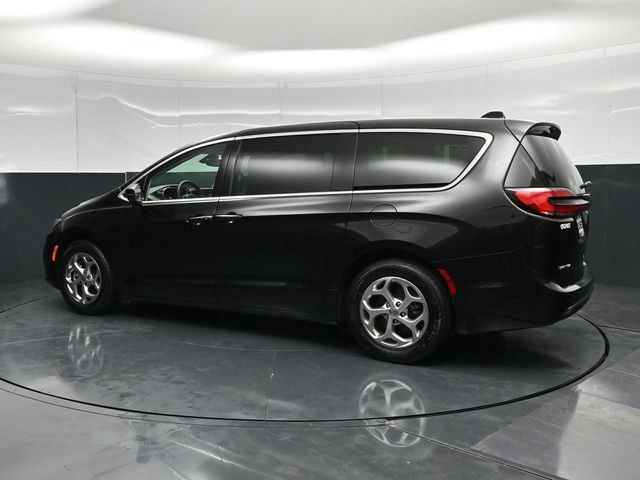 Certified 2024 Chrysler Pacifica Limited FWD image 10