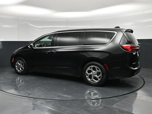 Certified 2024 Chrysler Pacifica Limited FWD image 10