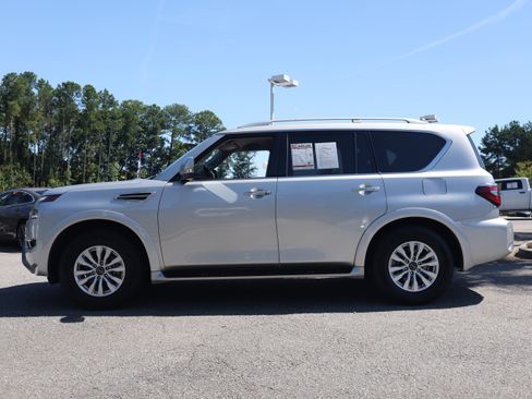 Used 2024 Nissan Armada SV RWD image 2
