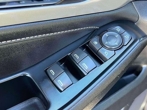 Certified 2023 Chevrolet Traverse LT w/ LT Premium Package AWD/4WD image 19