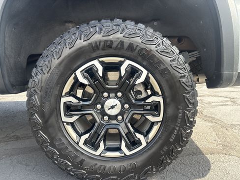 Used 2025 Chevrolet Silverado 1500 ZR2 w/ Technology Package AWD/4WD image 16