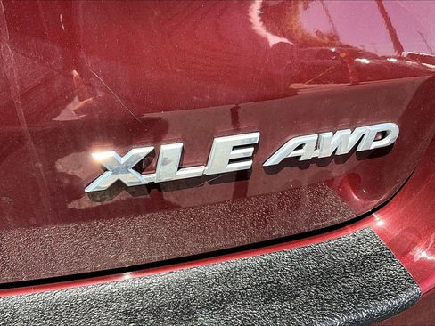 Used 2019 Toyota Highlander XLE AWD/4WD image 24