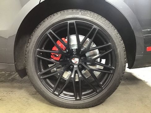 Certified 2023 Porsche Macan GTS w/ Premium Package Plus AWD/4WD image 17