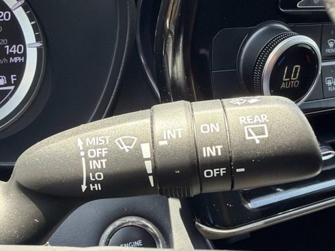 Used 2021 Toyota Highlander LE FWD image 30