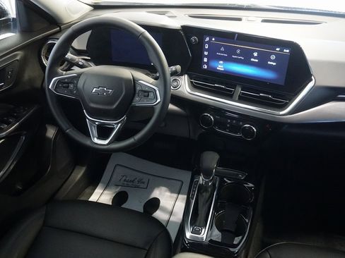 Used 2025 Chevrolet Trax ACTIV w/ Sunroof Package image 29