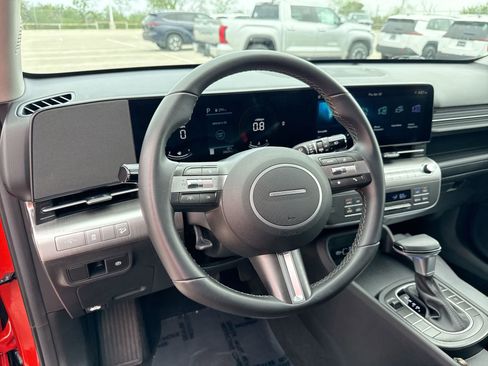 Used 2025 Hyundai Kona SEL FWD image 11