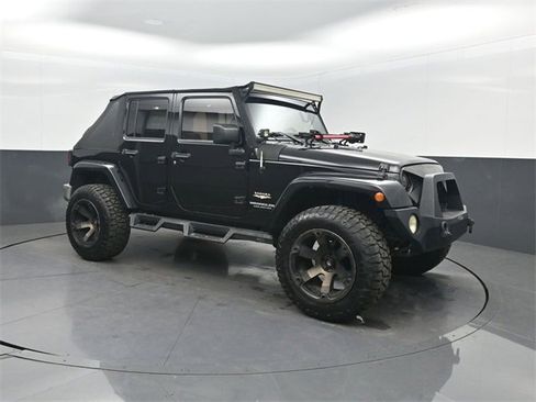 Used 2015 Jeep Wrangler Unlimited Sahara image 27