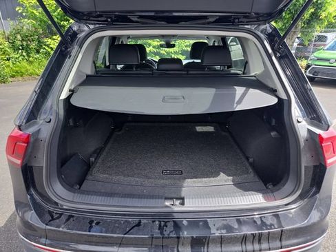 Used 2023 Volkswagen Tiguan SE w/ Panoramic Sunroof Package AWD/4WD image 12