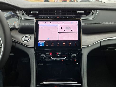 New 2025 Jeep Grand Cherokee Limited image 18